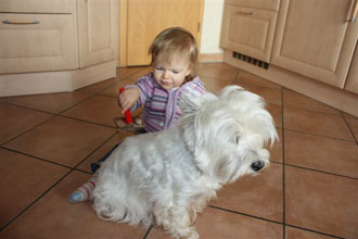 Mia kemmt Sally